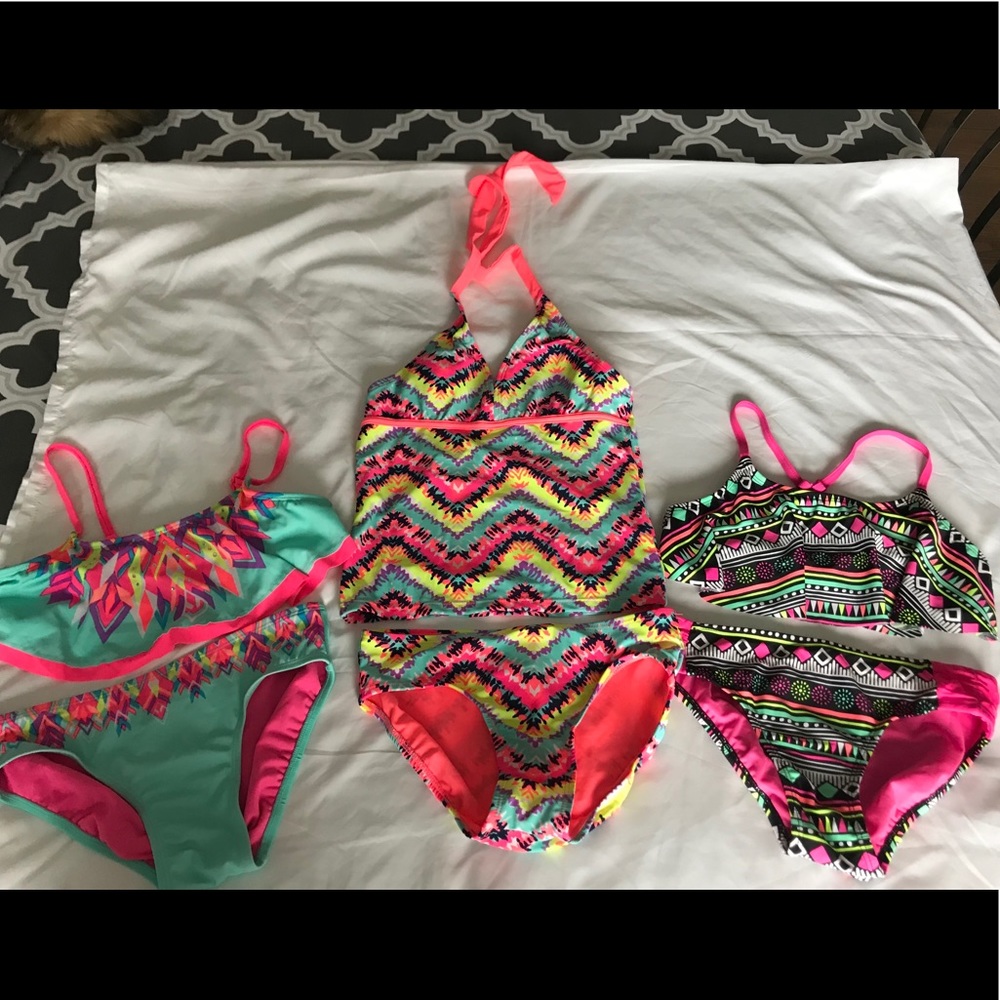 Girls swim suits 👙
